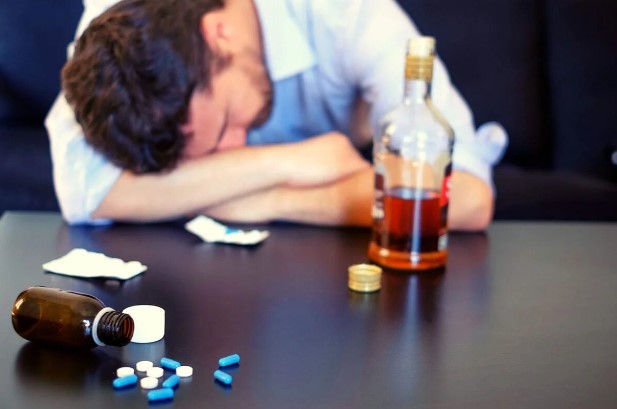 How Medication Interacts with Other Therapies in Comprehensive Alcoholism Treatment Programs