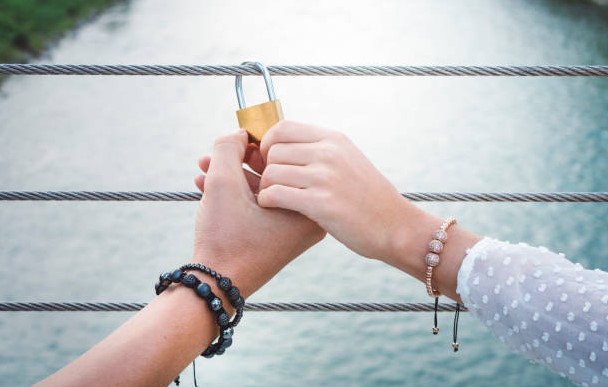 Matching Couple Wristbands: From Casual to Formal Style