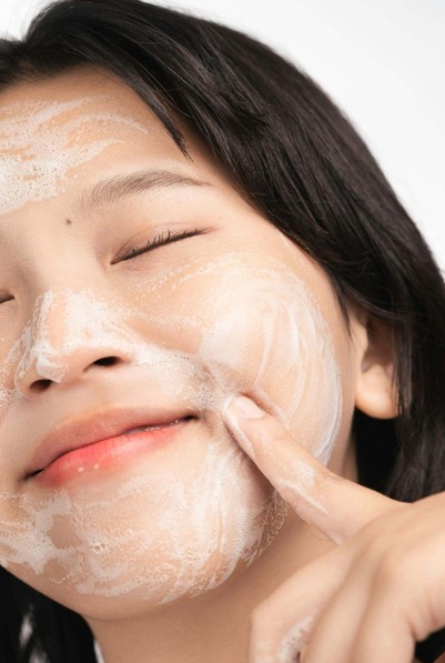 Best Face Washes And Cleansers For Easily Irritated and Sensitive Skin