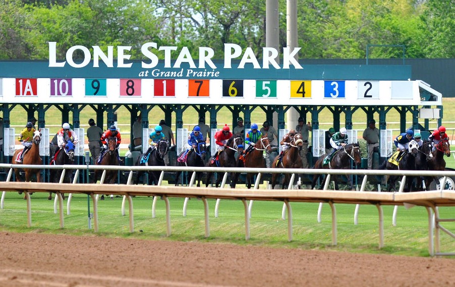 What are the best horse racetracks in Texas?