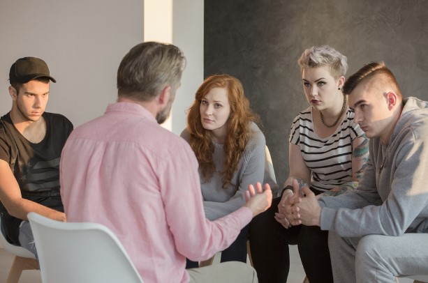 How Medication Interacts with Other Therapies in Comprehensive Alcoholism Treatment Programs