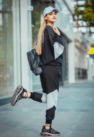 Beyond the Playing Field: The Impact of Vintage Sports Fashion on Everyday Style and Culture