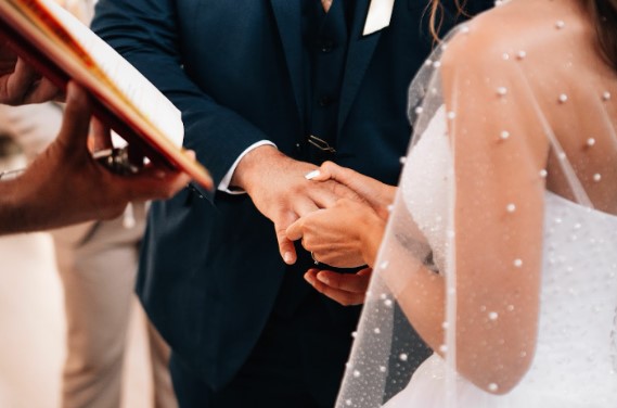 Making a Statement With Pearl Veils: Bridal Fashion Insights